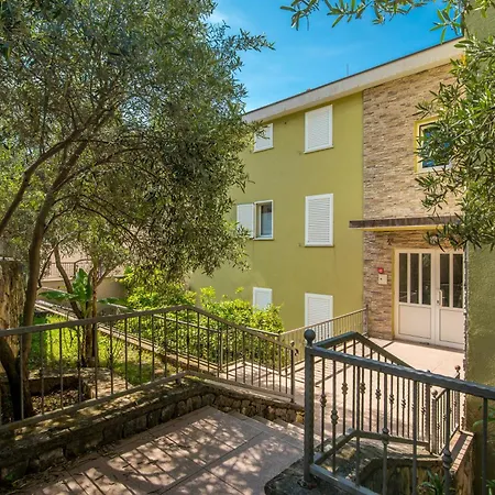 Oliver Apartment
