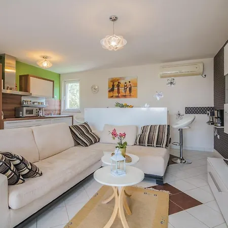 Oliver Apartment